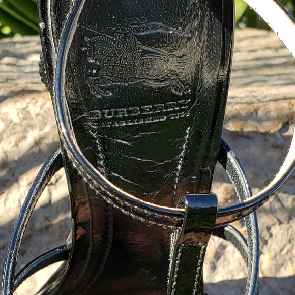 Authentic BURBERRY heels - Picture 3 of 4